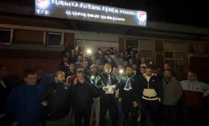 Trabzonspor Taraftarları TFF'yi Protesto Etti